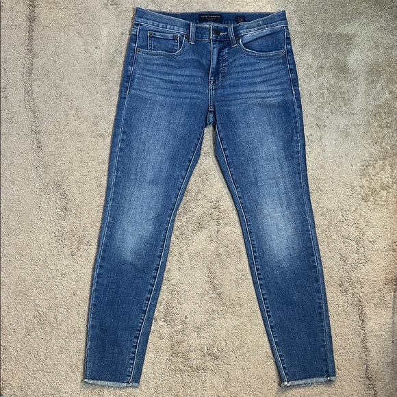 Lucky Brand Ava Mid Rise Ankle Skinny Jeans in Medium Wash Frayed Hem Size 4/27 - Picture 1 of 7